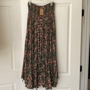 NWT NATURAL LIFE HANDKERCHIEF BOTTOM PALAZZO PANTS SMALL ❤️